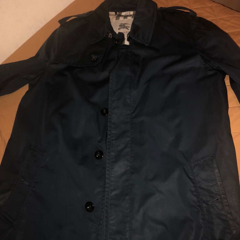 Men’s Burberry Navy Blue trench coat size 52
